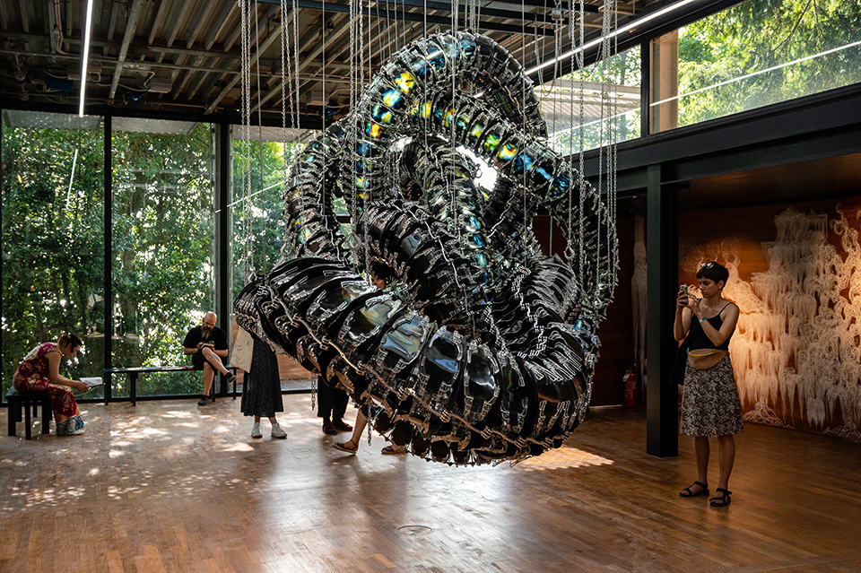 Roboterschlange Koreanischer Pavillon Yunchul Kim Gyre