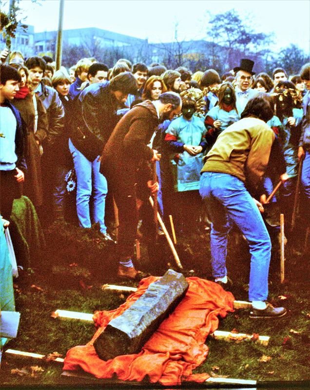 Joseph Beuys 7000 eichen in Wiesbaden